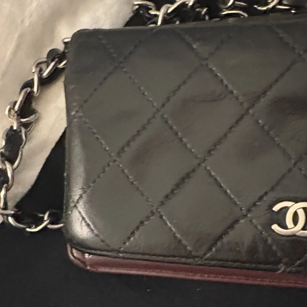 CHANEL Black Quilted Leather Crossbody Wallet with Silver Chain- - Picture 6 of 8